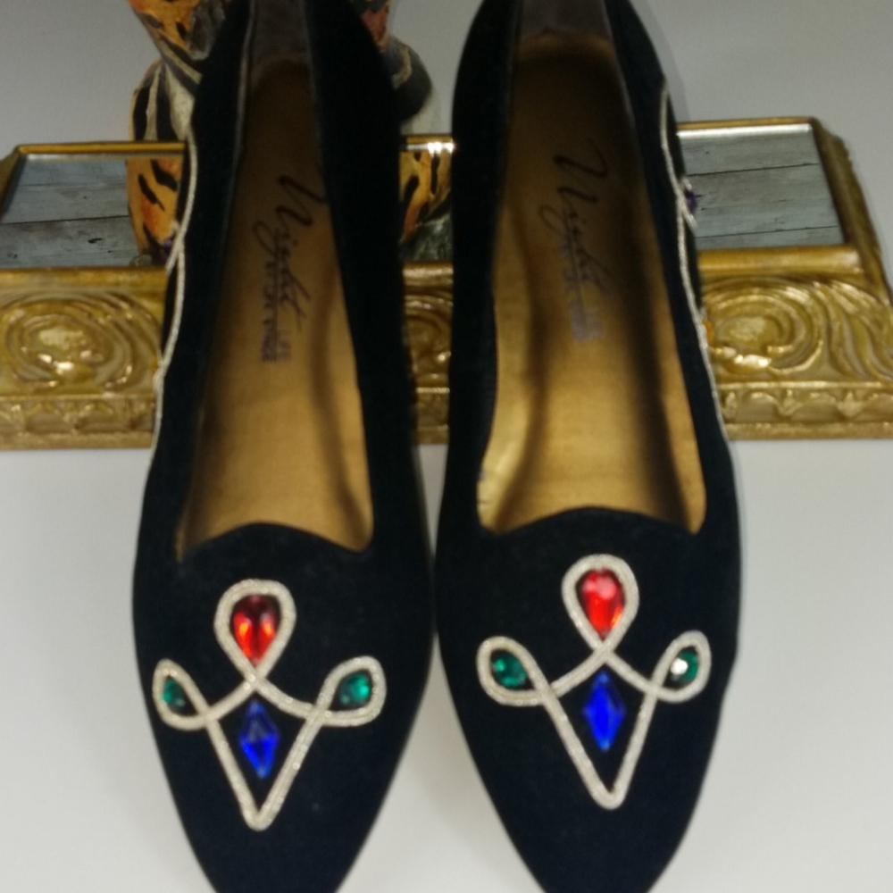 NWOT, Life Stride, Black faux suede flats, w/colored stones